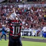 Arrascaeta celebra liderança e 5 x 0 do Flamengo em Uberlândia